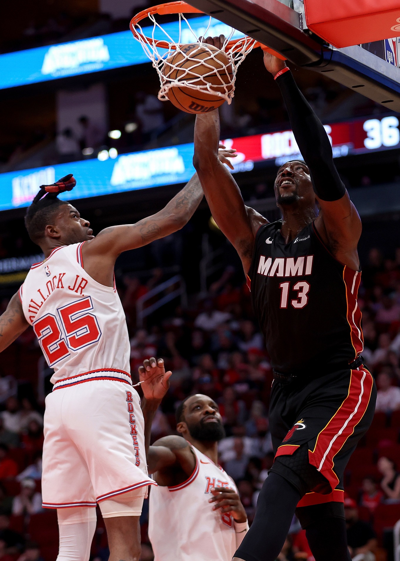 开云体育-赛后迈阿密热火备战NBA常规赛，手感冰凉细节曝光，话题不断，更衣室氛围转暖的简单介绍